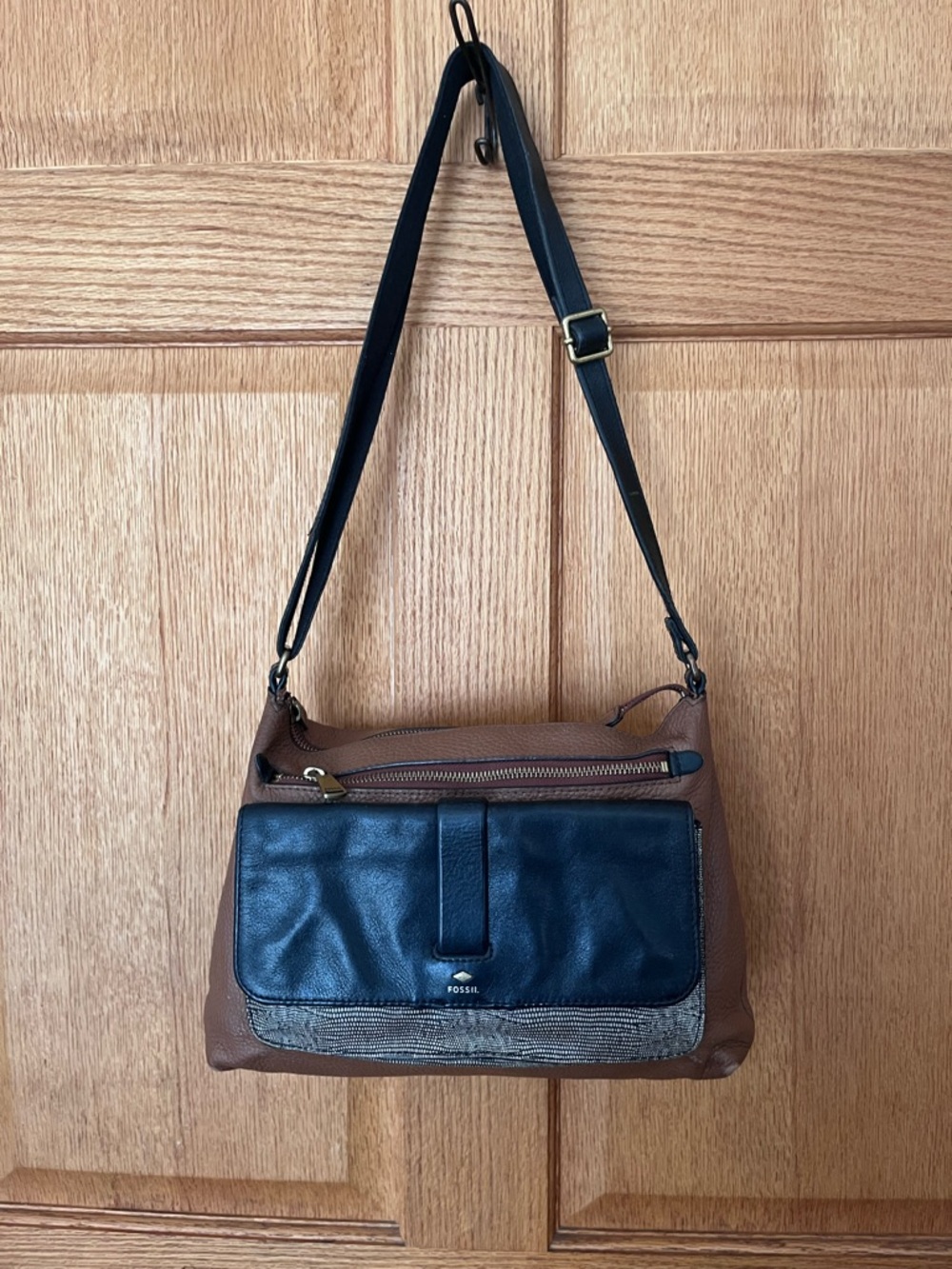 Fossil Kinsley Brown and Black Leather Crossbody with Textured Accent